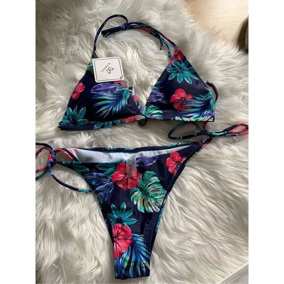 Bikini Hawaii print size medium runs small nwt - Picture 2 of 9